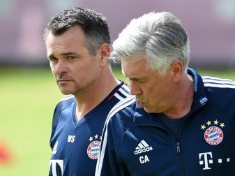 Willy Sagnol (l) übernimmt interimsmäßig das Traineramt beim FC Bayern von Carlo Ancelotti. Foto: Andreas Gebert Willy Sagnol (l) übernimmt interimsmäßig das Traineramt beim FC Bayern von Carlo Ancelotti. Foto: Andreas Gebert