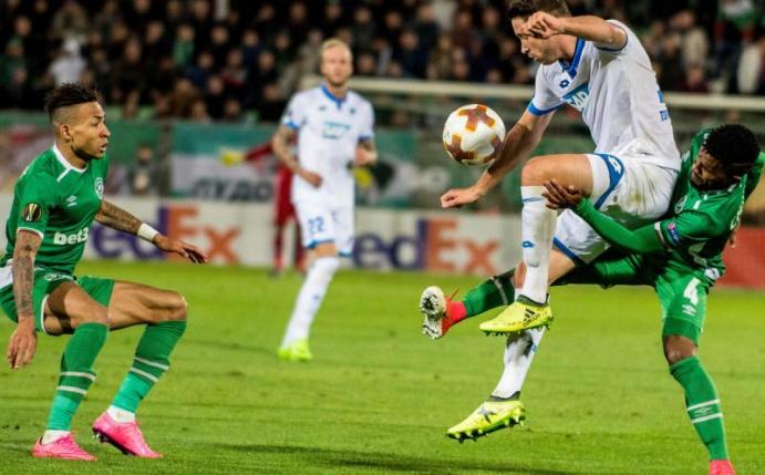 Auch Hoffenheims Mark Uth konnte sich gegen Rasgrads Abwehr zu selten in Szene setzen. Foto: Catalin Soare