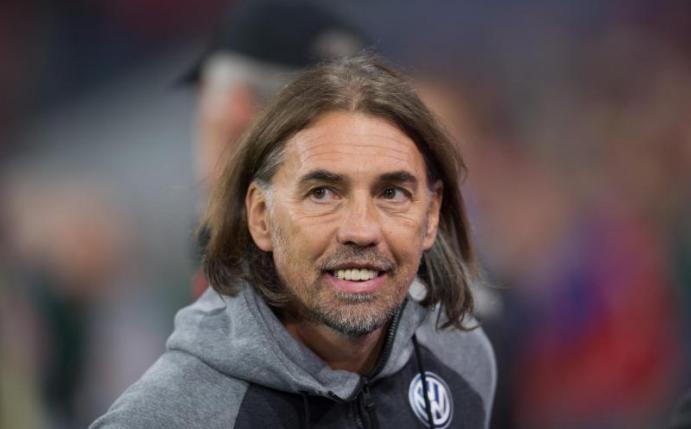 Wolfsburgs Trainer Martin Schmidt triift auf seinen alten Club aus Mainz. Foto: Peter Kneffel