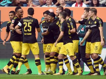 Borussia Dortmund bezwang den FC Augsburg mit 2:1. Foto: Andreas Gebert Borussia Dortmund bezwang den FC Augsburg mit 2:1. Foto: Andreas Gebert