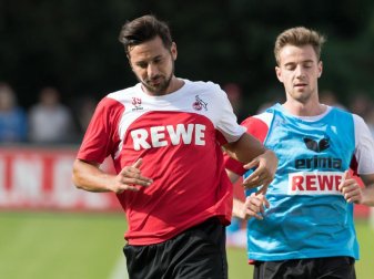 Claudio Pizarro sitzt zunächst nur auf der Bank. Foto: Federico Gambarini