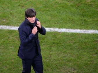 Bundestrainer Joachim Löw muss in den beiden anstehenden WM-Qualifikationsspielen auf Timo Werner verzichten. Foto: Daniel Bockwoldt Bundestrainer Joachim Löw muss in den beiden anstehenden WM-Qualifikationsspielen auf Timo Werner verzichten. Foto: Daniel Bockwoldt