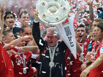 Jupp Heynckes mit der Meisterschale im Mai 2013. Foto: Tobias Hase Jupp Heynckes mit der Meisterschale im Mai 2013. Foto: Tobias Hase