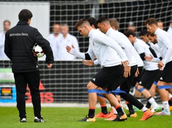 Bundestrainer Joachim Löw wird sein Team erneut in Südtirol auf eine WM vorbereiten. Foto: Uwe Anspach Bundestrainer Joachim Löw wird sein Team erneut in Südtirol auf eine WM vorbereiten. Foto: Uwe Anspach