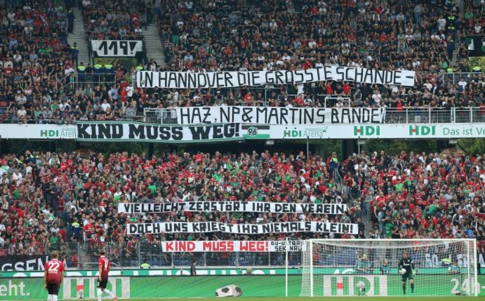 96-Fans fordern weiter das Aus von Kind