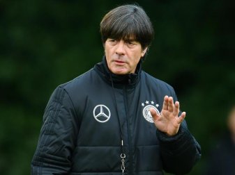 Joachim Löw bereitet sein Team in Mainz auf die Partie gegen Aserbaidschan vor. Foto: Uwe Anspach