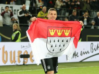 Podolski: "Tür beim FC ist für mich noch lange nicht zu" Podolski: "Tür beim FC ist für mich noch lange nicht zu"