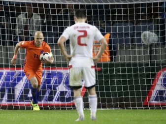 Oranje-Star Arjen Robben glaubt nicht mehr an das Wunder. Foto: Sergei Grits Oranje-Star Arjen Robben glaubt nicht mehr an das Wunder. Foto: Sergei Grits