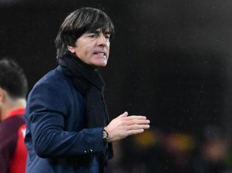 Die Mannschaft von Joachim Löw tat sich gegen Aserbaidschan lange schwer. Am Ende reichte es dennoch zu einem 5:1-Sieg. Foto: Uwe Anspach Die Mannschaft von Joachim Löw tat sich gegen Aserbaidschan lange schwer. Am Ende reichte es dennoch zu einem 5:1-Sieg. Foto: Uwe Anspach