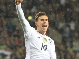 Leon Goretzka jubelt nach seinem Tor zum 1:0. Deutschland machte mit einem 5:1-Sieg die perfekte Qualifikation perfekt. Foto: Thomas Frey