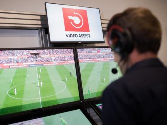 Der Videobeweis sorgt in dieser Saison für viel Gesprächsstoff. Foto: Rolf Vennenbernd Der Videobeweis sorgt in dieser Saison für viel Gesprächsstoff. Foto: Rolf Vennenbernd