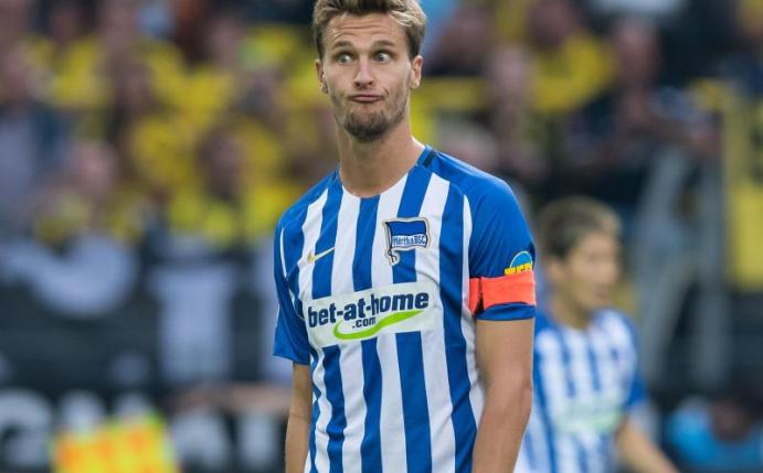 Droht gegen Schalke auszufallen: Hertha-Verteidiger Sebastian Langkamp. Foto: Guido Kirchner
