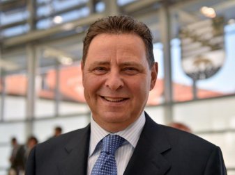 Hält den Videobeweis für überflüssig: Ex-Schiedsrichter Bernd Heynemann. Foto: Hendrik Schmidt Hält den Videobeweis für überflüssig: Ex-Schiedsrichter Bernd Heynemann. Foto: Hendrik Schmidt