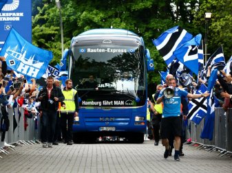 Der Bus des HSV trägt jetzt das passende Kennzeichen Der Bus des HSV trägt jetzt das passende Kennzeichen