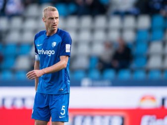 Erwägt gegen seine Suspendierung rechtlich vorzugehen: Bochum-Kapitän Felix Bastians. Foto: Guido Kirchner Erwägt gegen seine Suspendierung rechtlich vorzugehen: Bochum-Kapitän Felix Bastians. Foto: Guido Kirchner