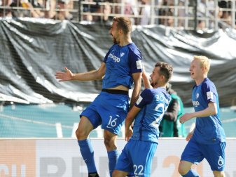 Lukas Hinterseer trifft zum 1:0 für Bochum Lukas Hinterseer trifft zum 1:0 für Bochum