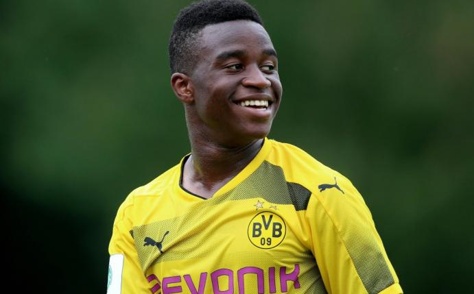 Grund zur Freunde: Moukoko traf im Derby doppelt