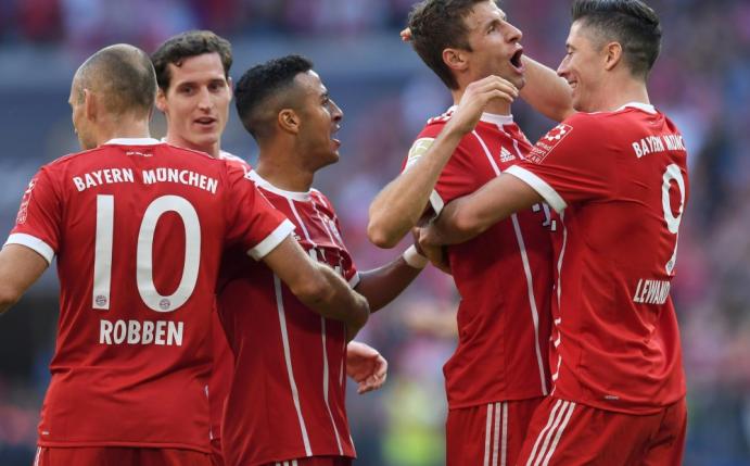 Bayern gewinnen mit zurückgekehrtem Jupp Heynckes 5:0