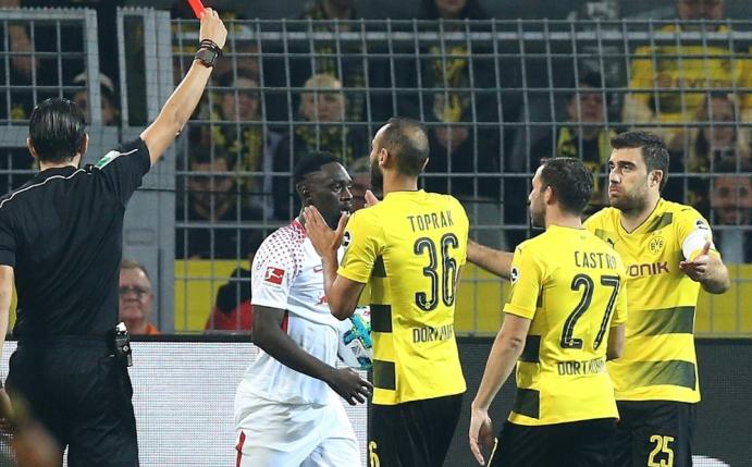 Schlüsselszene: Rote Karte für Sokratis