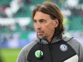 Wolfsburgs Trainer Martin Schmidt peilt in Leverkusen den ersten Sieg mit seinem neuen Team an. Foto: Peter Steffen Wolfsburgs Trainer Martin Schmidt peilt in Leverkusen den ersten Sieg mit seinem neuen Team an. Foto: Peter Steffen