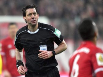 Muss sich nach seiner Kritik beim DFB erklären: Schiedsrichter Manuel Gräfe. Foto: Peter Kneffel