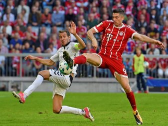 Julian Schuster (l.) traf auch in München ins eigene Tor Julian Schuster (l.) traf auch in München ins eigene Tor