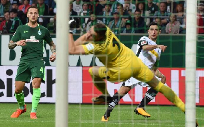 Lars Stindl (r) traf für Gladbach zum 1:0. Foto: Carmen Jaspersen