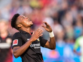 Leverkusens Leon Bailey ärgert sich über eine vergebenen Torchance. Foto: Marius Becker Leverkusens Leon Bailey ärgert sich über eine vergebenen Torchance. Foto: Marius Becker