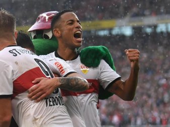 Der Stuttgarter Dennis Aogo ist mittlerweile gegen den Videobeweis. Foto: Marijan Murat Der Stuttgarter Dennis Aogo ist mittlerweile gegen den Videobeweis. Foto: Marijan Murat