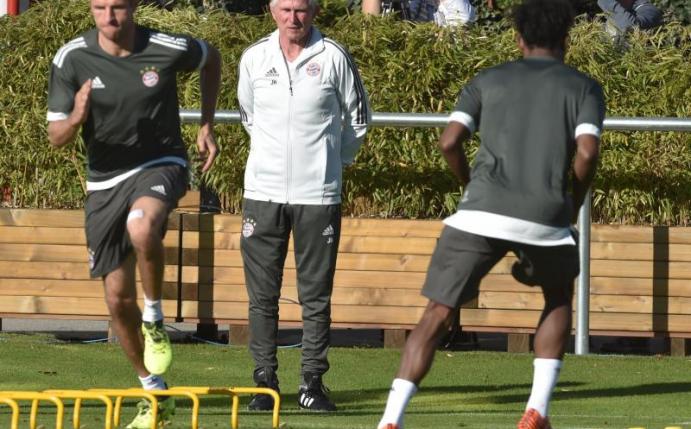 Bayern-Trainer Jupp Heynckes (M.) möchte in der Champions League viel erreichen. Foto: Angelika Warmuth
