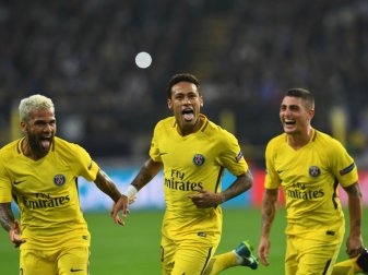 Paris schlägt Anderlecht - Superstar Neymar (M.) trifft Paris schlägt Anderlecht - Superstar Neymar (M.) trifft