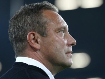 Breitenreiter geht gelassen in das Spiel gegen Augsburg Breitenreiter geht gelassen in das Spiel gegen Augsburg