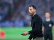 Domenico Tedesco will mit Schalke zumindest für einen Tag auf Platz vier der Fußball-Bundesliga vorzurücken. Foto: Guido Kirchner