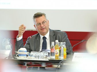 Leitete die Sitzung: DFB-Präsident Reinhard Grindel Leitete die Sitzung: DFB-Präsident Reinhard Grindel