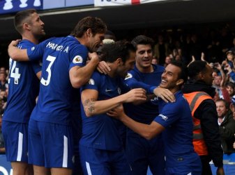 Torschütze Pedro (r) jubelt mit seinen Teamkollegen über seinen Treffer. Foto: Victoria Jones