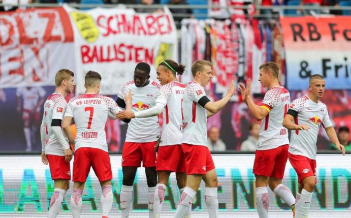 Die Leipziger Spieler wollen neben dem BVB und dem FC Bayern ein Wörtchen um die deutsche Meisterschaft mitsprechen. Foto: Jan Woitas