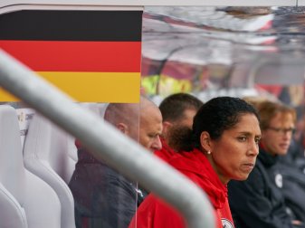 Steffi Jones und ihr Team werden hart kritisiert Steffi Jones und ihr Team werden hart kritisiert