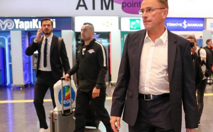 Leipzigs Sportdirektor Ralf Rangnick möchte noch in diesem Jahr einige Verträge verlängern. Foto: Jan Woitas