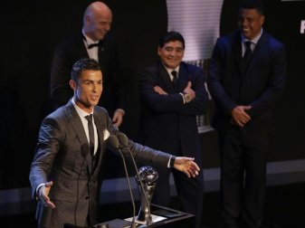 Cristiano Ronaldo ist zum fünften Mal als Weltfußballer des Jahres ausgezeichnet worden. Foto: Alastair Grant Cristiano Ronaldo ist zum fünften Mal als Weltfußballer des Jahres ausgezeichnet worden. Foto: Alastair Grant