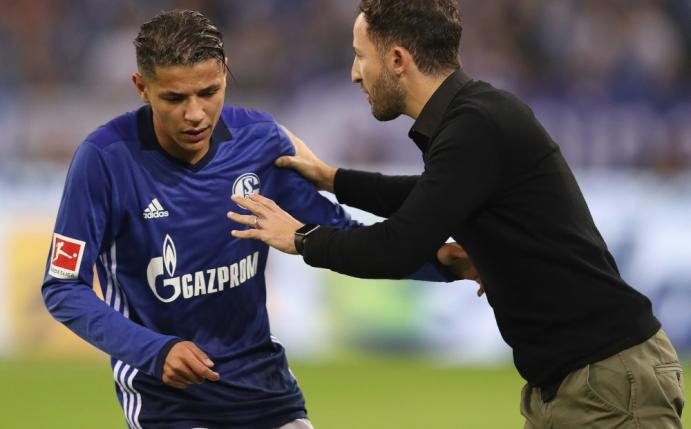 Domenico Tedesco (r.) motiviert Neuzugang Amine Harit