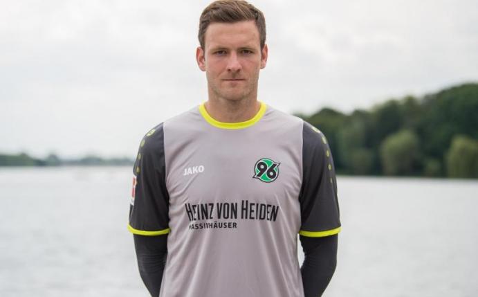 Michael Esser soll seinen ersten Pflichtspiel-Einsatz für Hannover absolvieren. Foto: Silas Stein