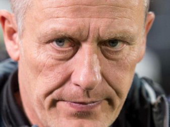 Freiburgs Trainer Christian Streich stellt plant für das Spiel gegen Dynamo Dresden mit einer veränderten Startelf. Foto: Patrick Seeger Freiburgs Trainer Christian Streich stellt plant für das Spiel gegen Dynamo Dresden mit einer veränderten Startelf. Foto: Patrick Seeger