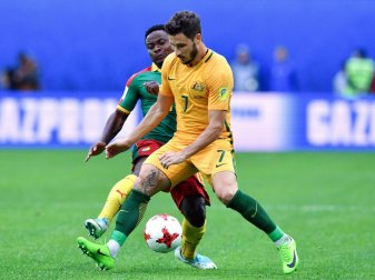 Mit Australien in den WM-Play-offs: Mathew Leckie (r.) Mit Australien in den WM-Play-offs: Mathew Leckie (r.)