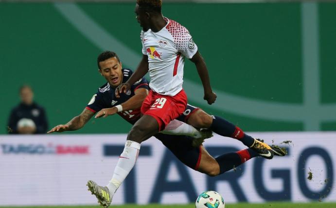 Bayern rettet sich im Elfmeterschießen