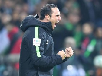 Bremens Trainer Alexander Nouri freut sich über den 1:0-Sieg im Spiel gegen Hoffenheim. Foto: Carmen Jaspersen Bremens Trainer Alexander Nouri freut sich über den 1:0-Sieg im Spiel gegen Hoffenheim. Foto: Carmen Jaspersen
