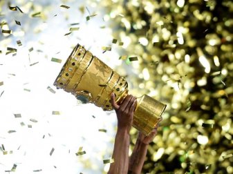 Jeder der 16 Clubs, die den Sprung ins Achtelfinale des DFB Pokals geschafft haben, erhält 637 000 Euro. Foto: Maurizio Gambarin Jeder der 16 Clubs, die den Sprung ins Achtelfinale des DFB Pokals geschafft haben, erhält 637 000 Euro. Foto: Maurizio Gambarin