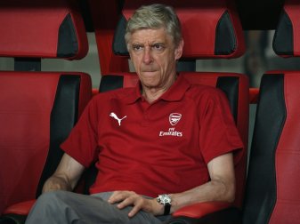 Wenger bekommt Rückendeckung von Stan Kroenke Wenger bekommt Rückendeckung von Stan Kroenke