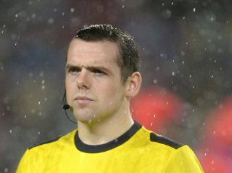 Douglas Ross: Parlamentsabgeordneter und Schiedsrichter