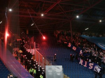 Hertha-Fans riskierten das Leben von Spieler und Fan Hertha-Fans riskierten das Leben von Spieler und Fan