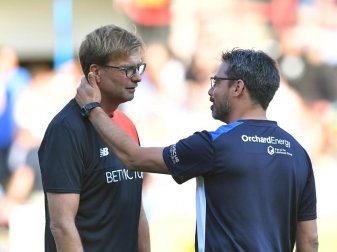 Treffen in der englischen Premier League mit ihren Clubs aufeinander: Liverpool-Coach Jürgen Klopp (l) und David Wagner von Huddersfield Town. Foto: Dave Howarth Treffen in der englischen Premier League mit ihren Clubs aufeinander: Liverpool-Coach Jürgen Klopp (l) und David Wagner von Huddersfield Town. Foto: Dave Howarth